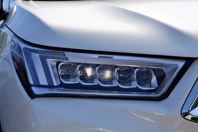 moto-CANNES-min_acura-headlamp-2834131